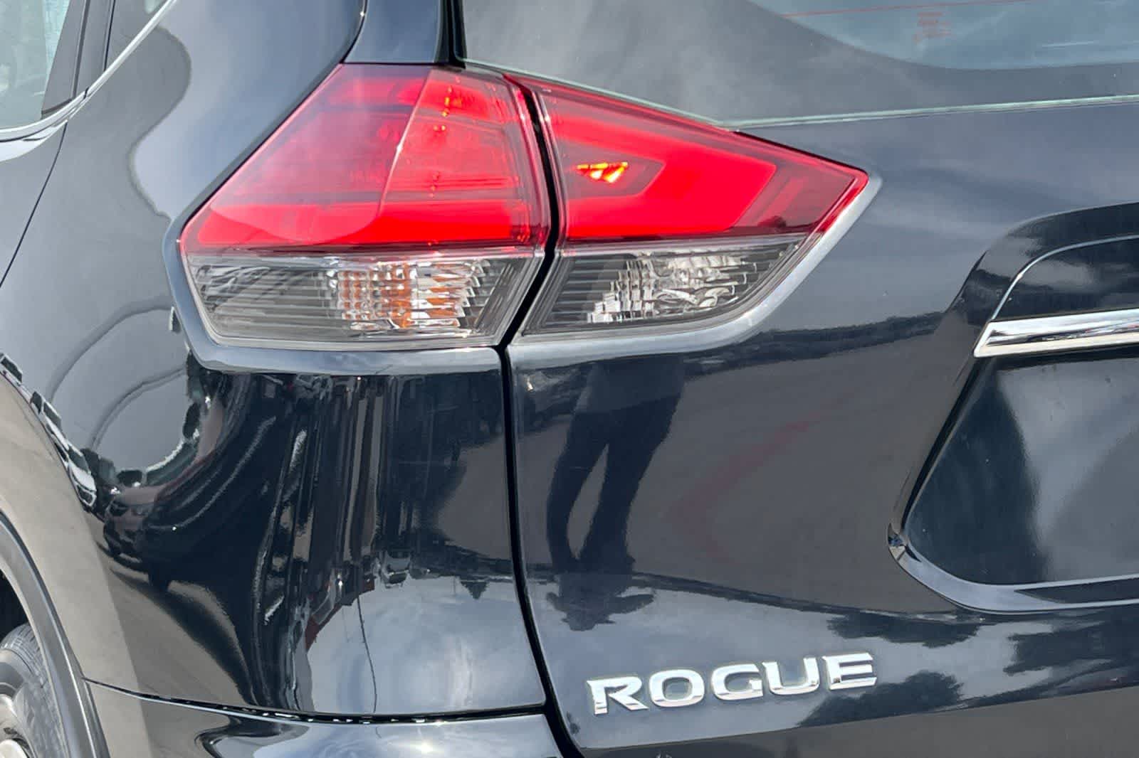 Thumbnail: 2017 Nissan Rogue - 17