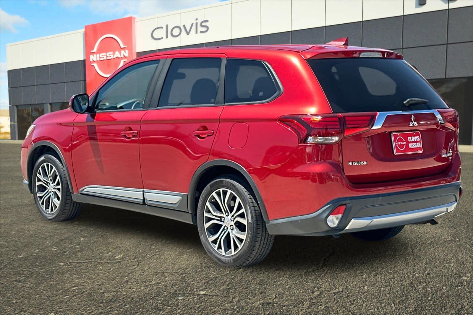 Thumbnail: 2017 Mitsubishi Outlander - 7