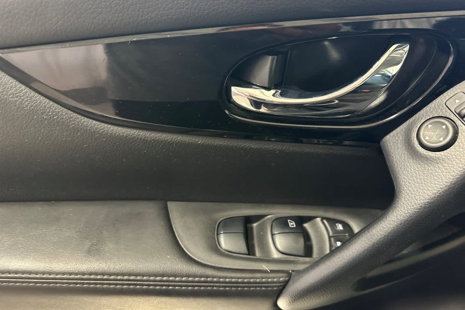 Thumbnail: 2021 Nissan Rogue Sport - 15