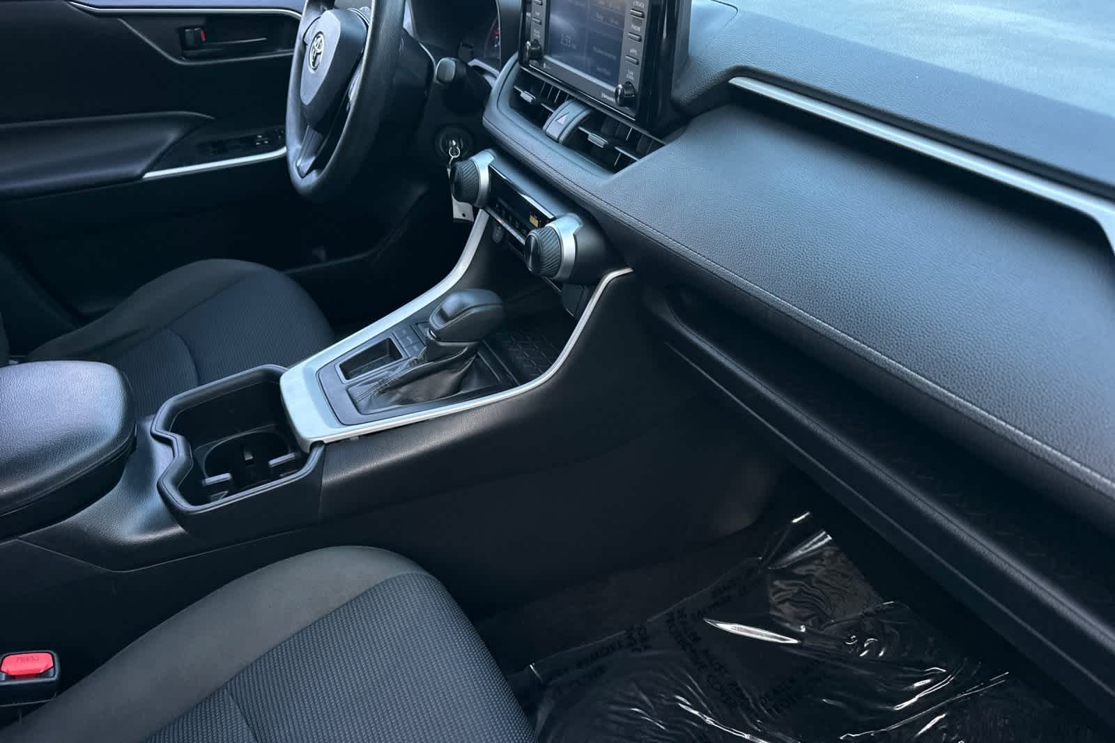 Thumbnail: 2022 Toyota RAV4 - 18