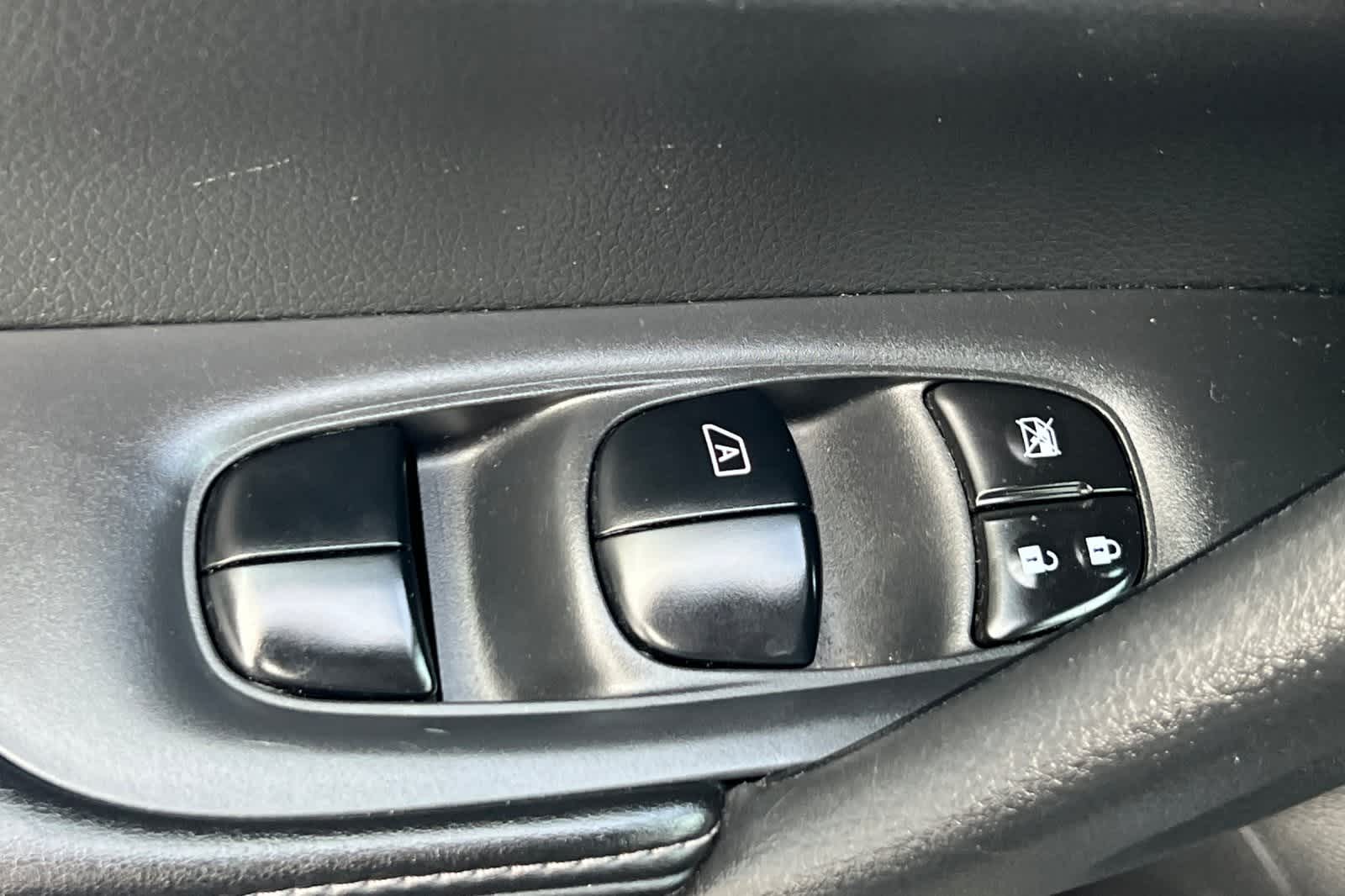 Thumbnail: 2019 Nissan Rogue - 14