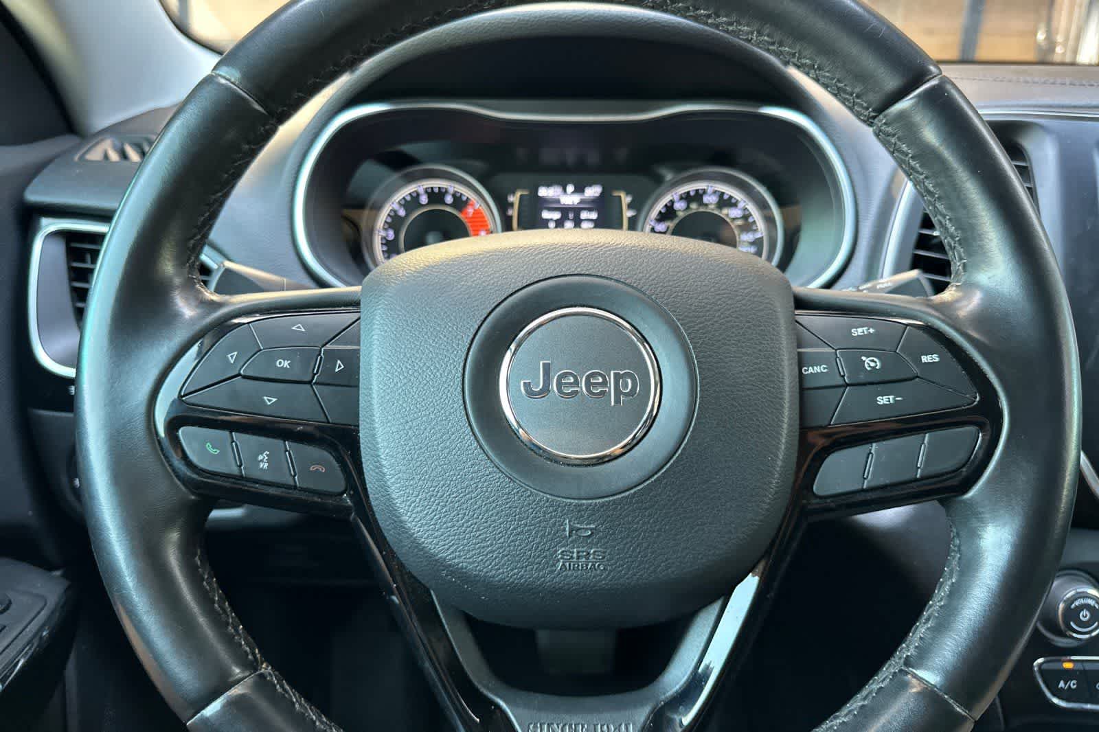 Thumbnail: 2019 Jeep Cherokee - 25
