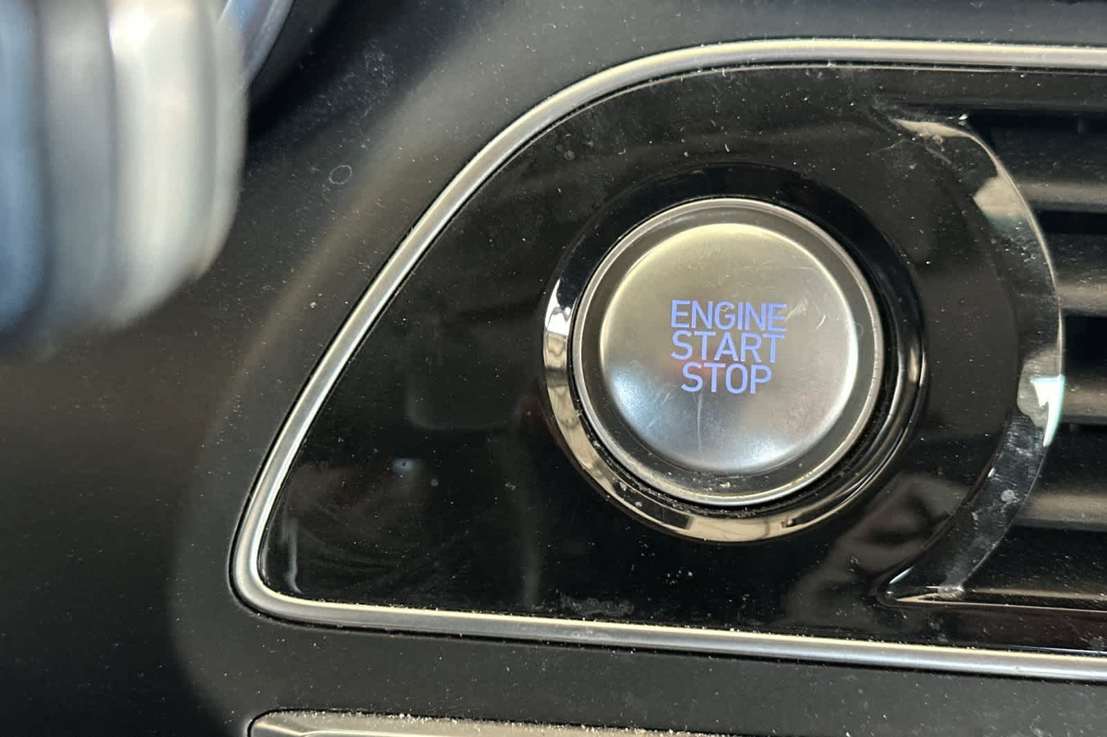Thumbnail: 2019 Genesis G70 - 24