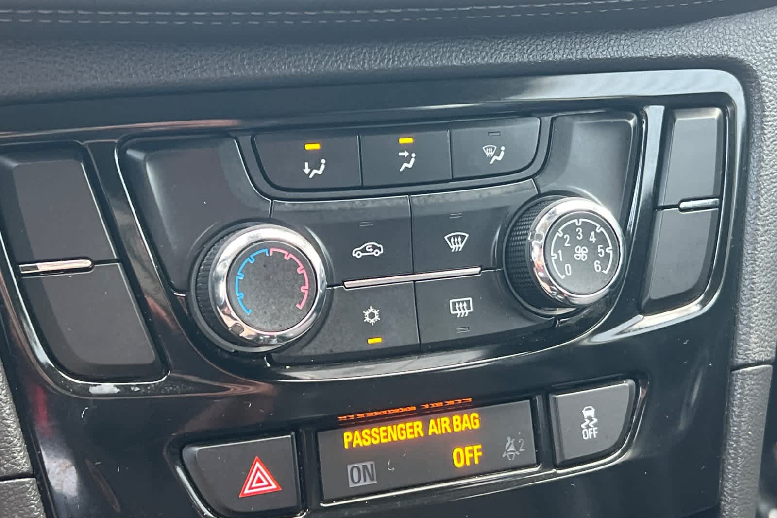 Thumbnail: 2019 Buick Encore - 23