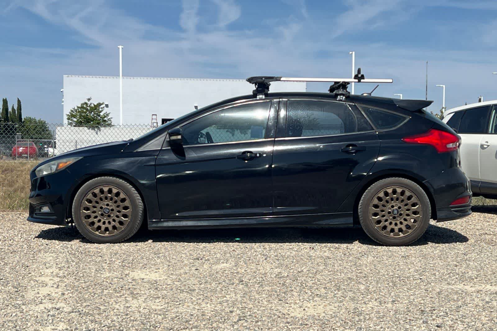 Thumbnail: 2016 Ford Focus - 6