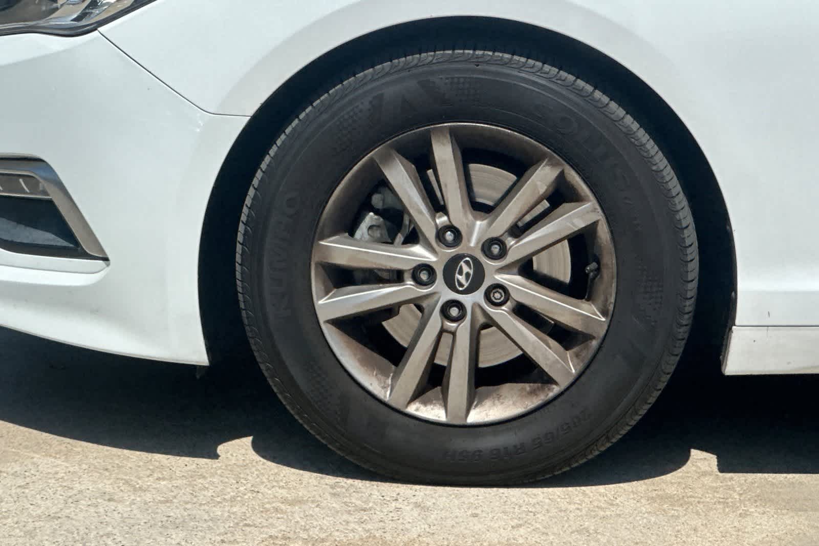 Thumbnail: 2015 Hyundai Sonata - 12