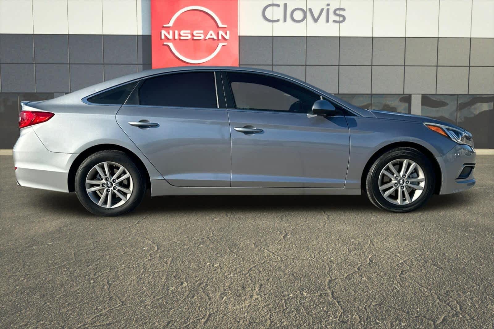 Thumbnail: 2016 Hyundai Sonata - 9
