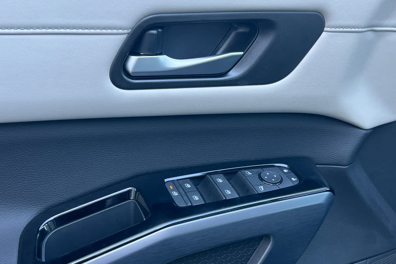 Thumbnail: 2025 Nissan Pathfinder - 13