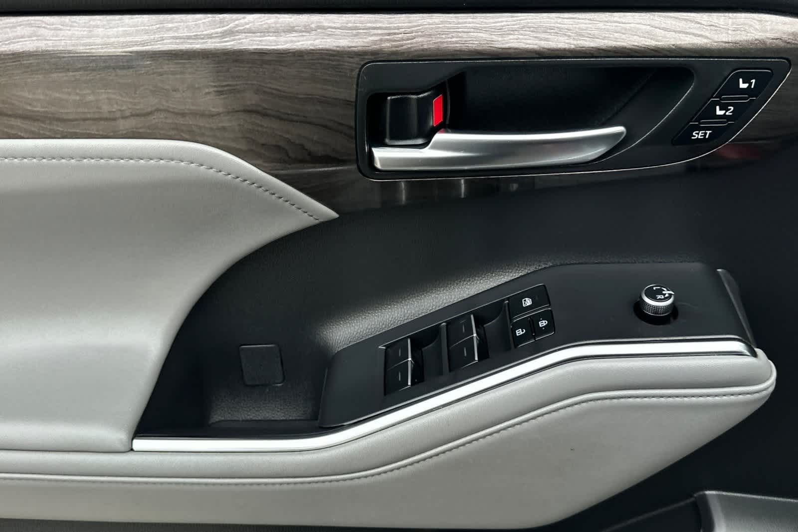 Thumbnail: 2022 Toyota Highlander - 13