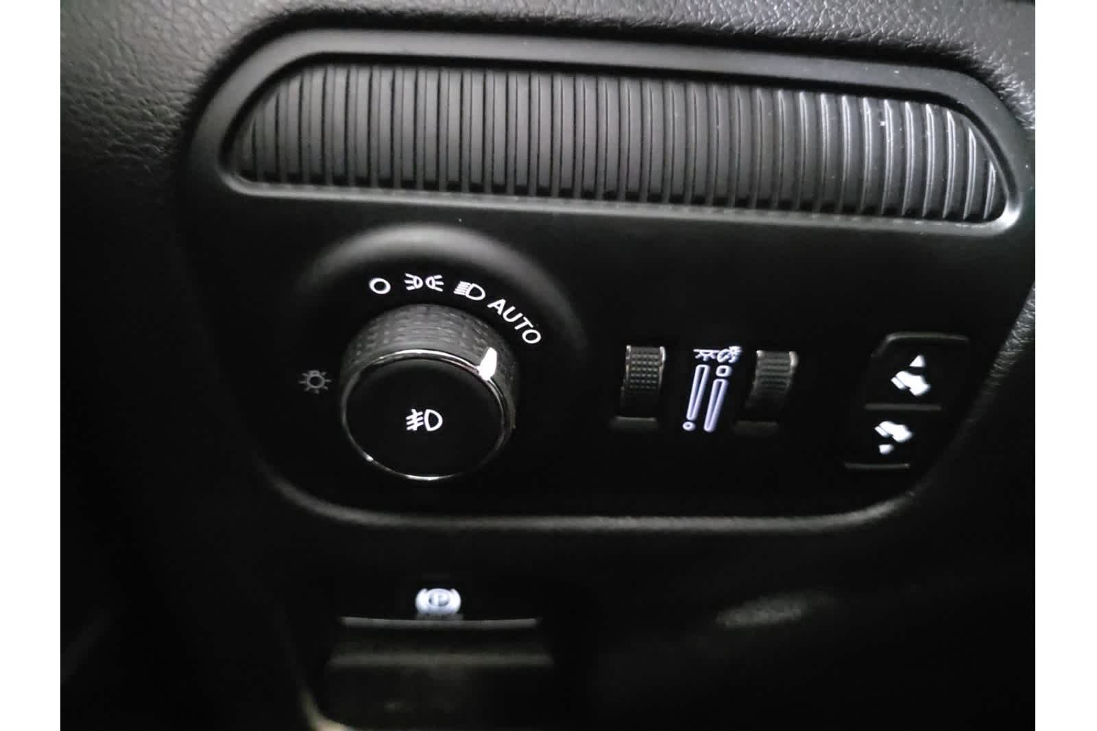 Thumbnail: 2022 Jeep Wagoneer - 29