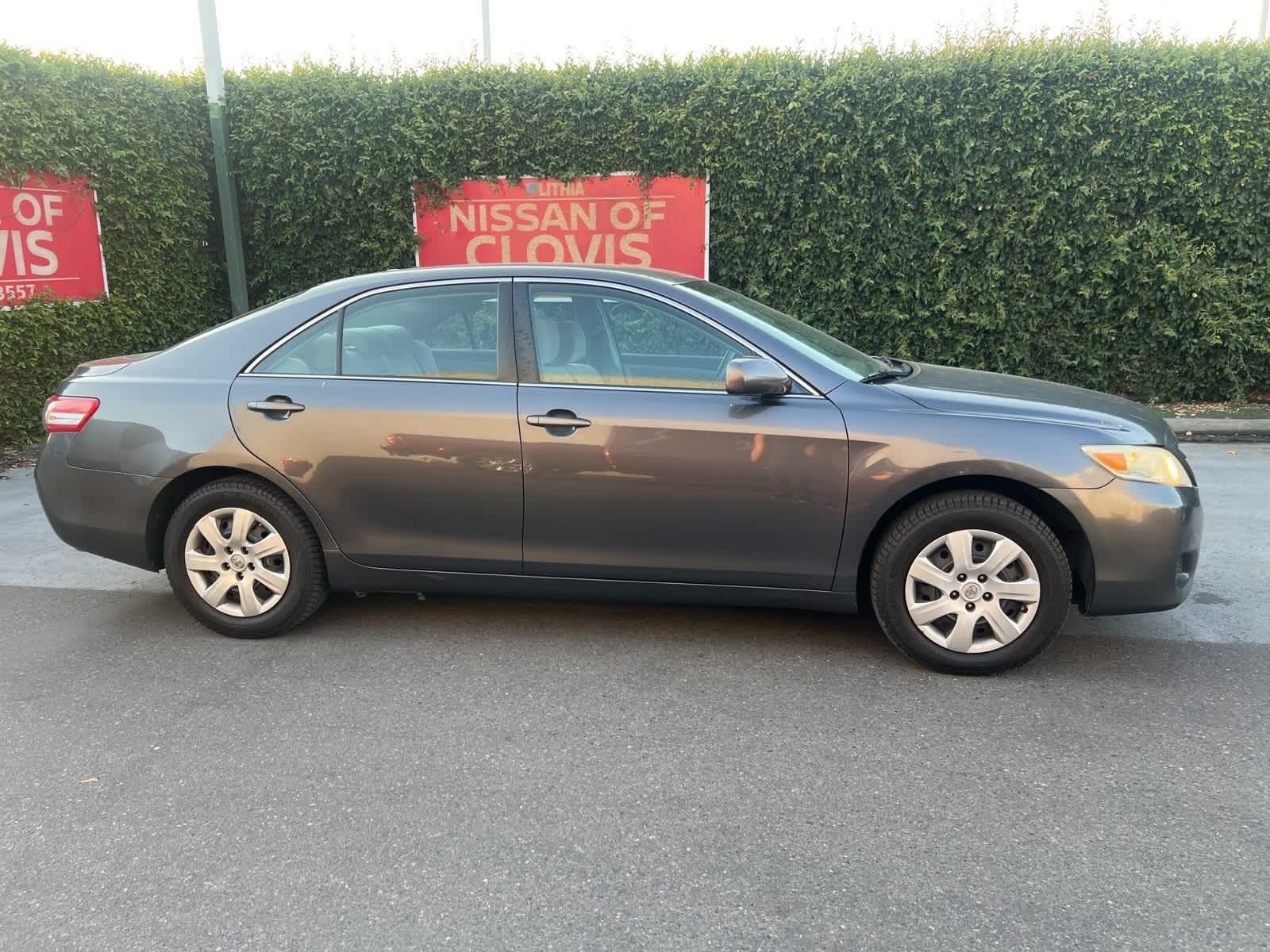 2010 Toyota Camry LE 6