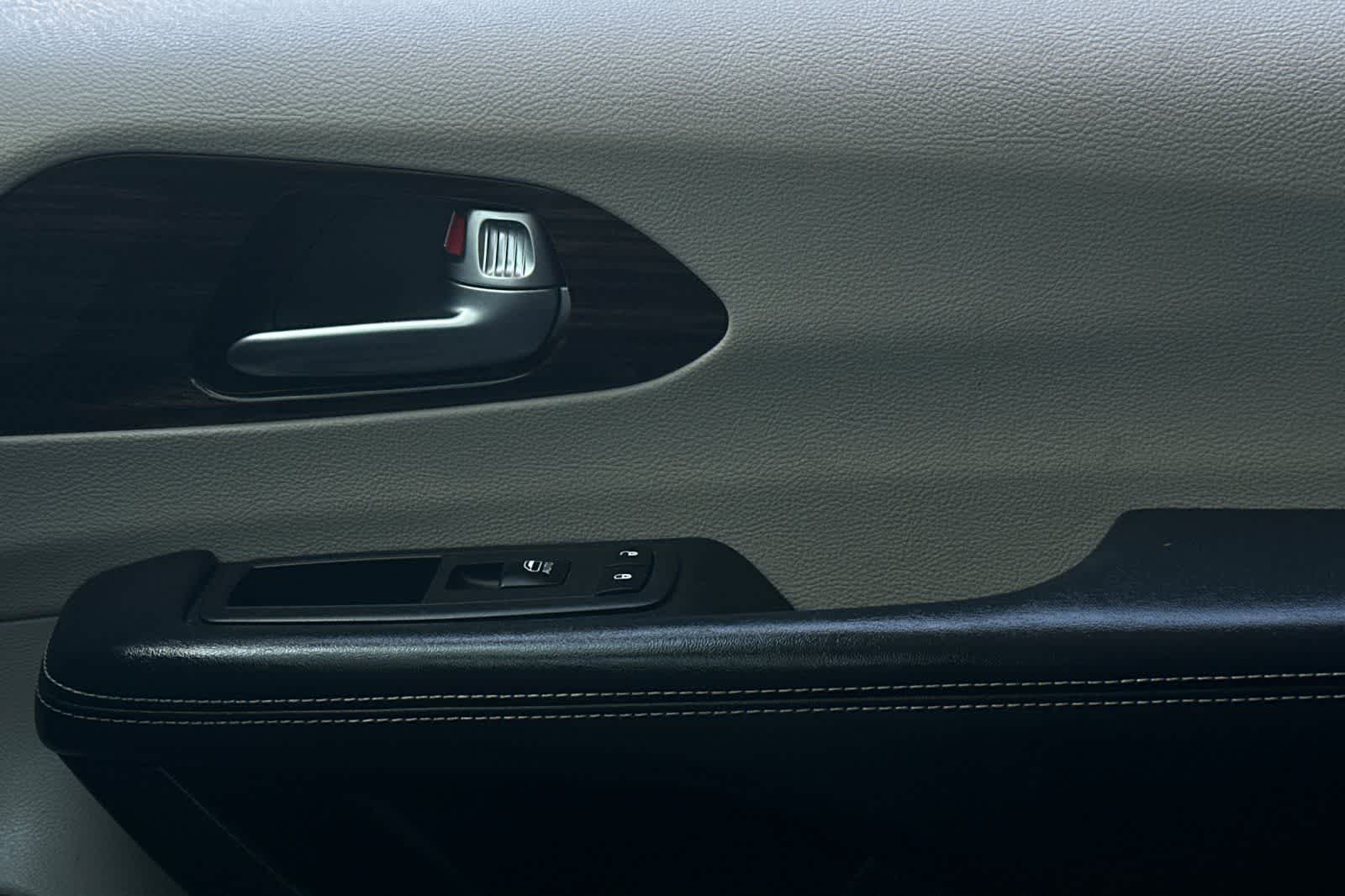 Thumbnail: 2023 Chrysler Pacifica - 19