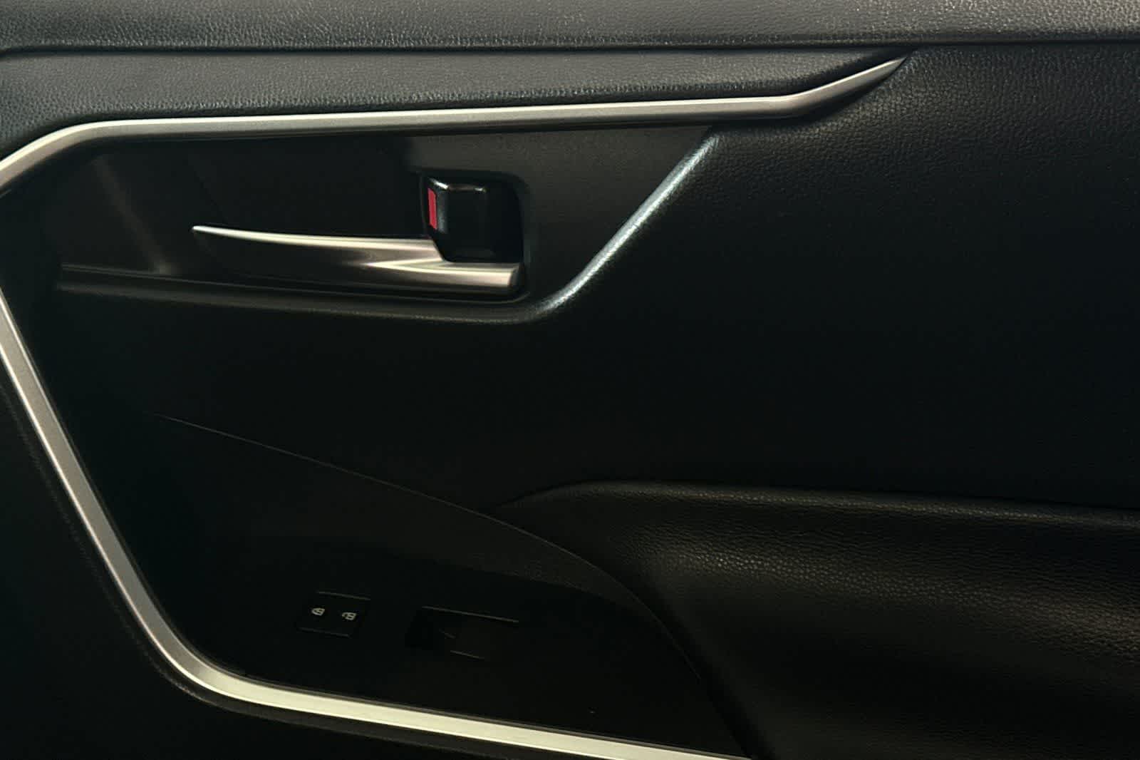 Thumbnail: 2020 Toyota RAV4 - 21