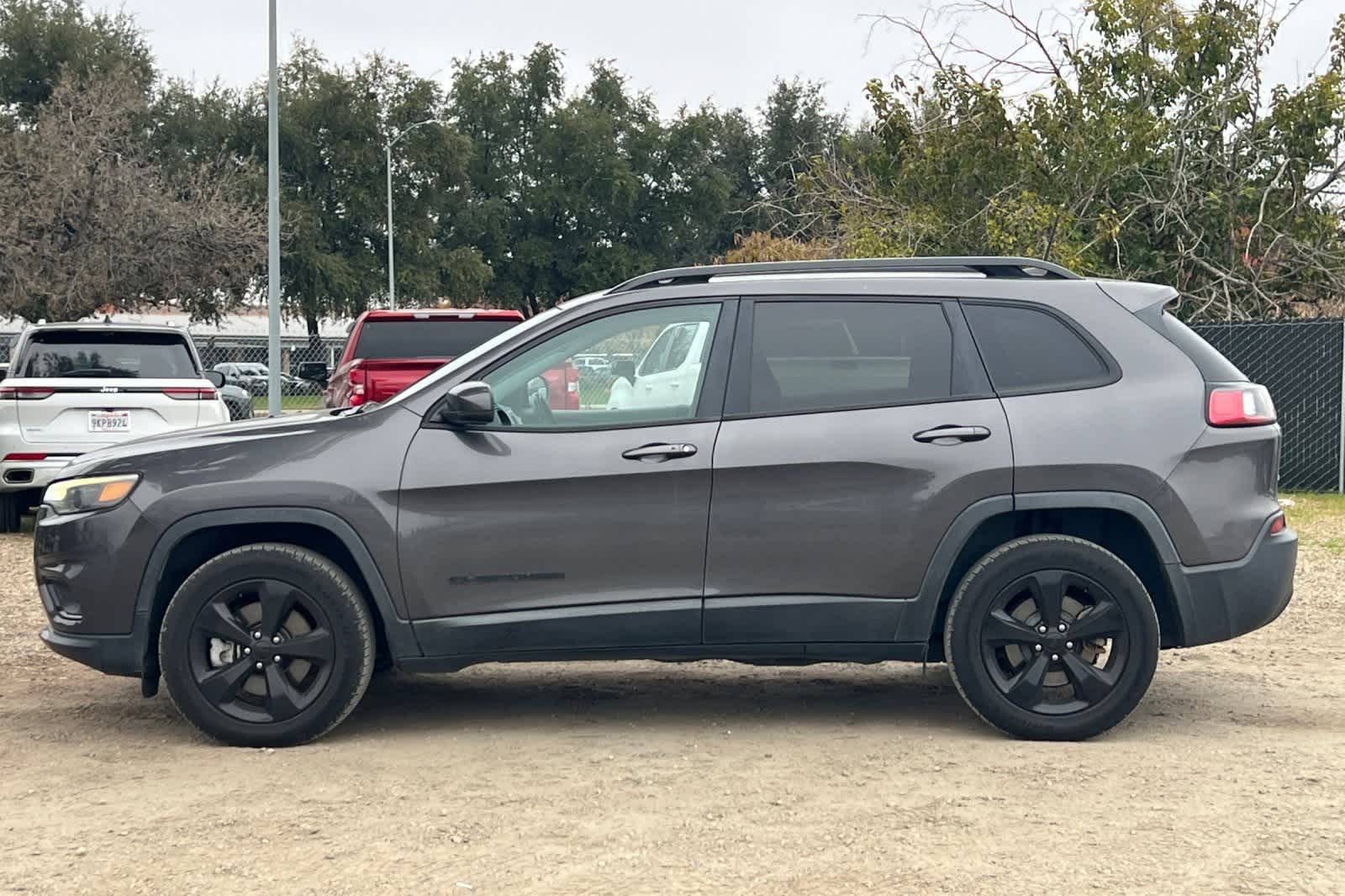 Thumbnail: 2019 Jeep Cherokee - 6