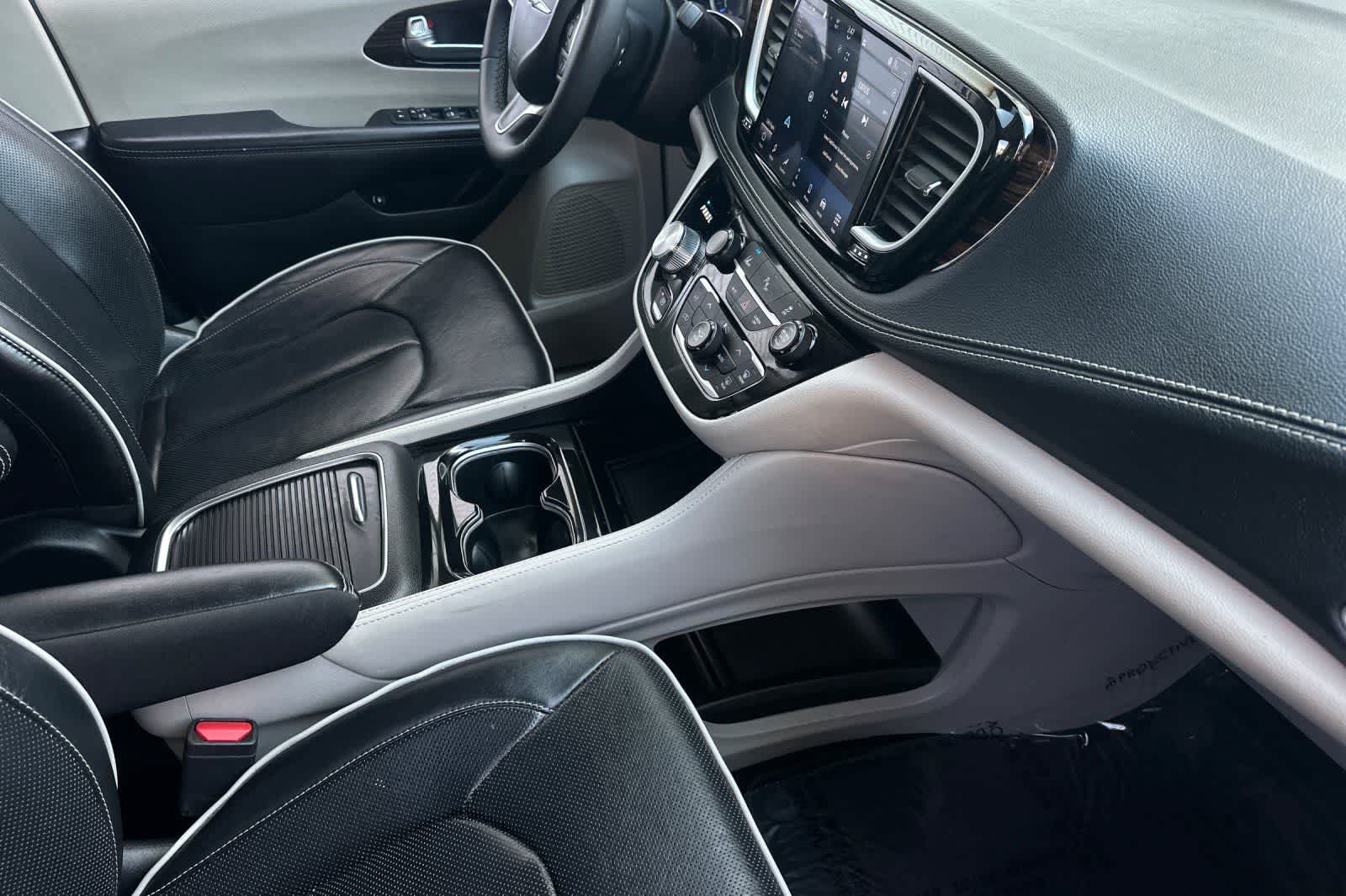Thumbnail: 2023 Chrysler Pacifica - 18