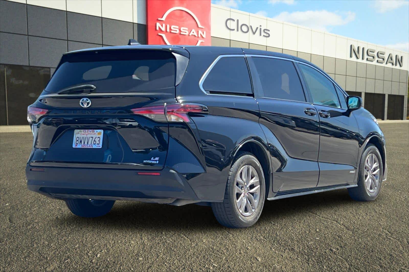Thumbnail: 2021 Toyota Sienna - 3