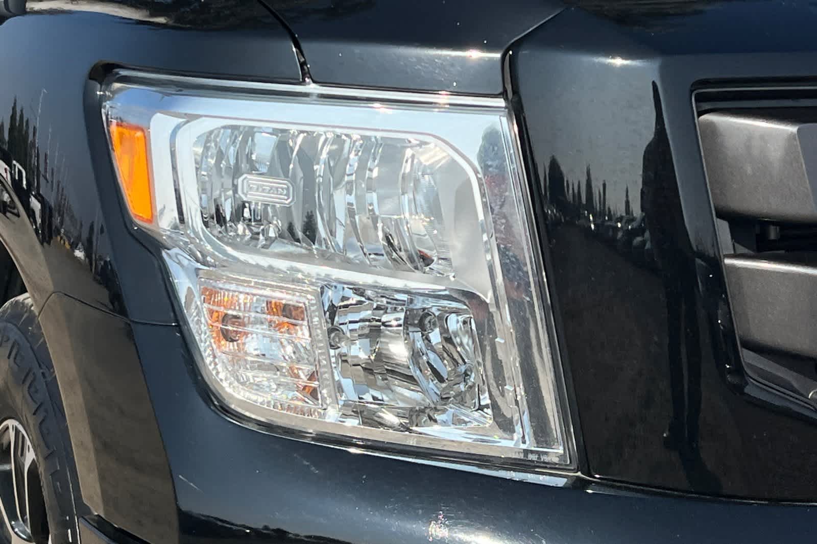 Thumbnail: 2022 Nissan Titan - 32