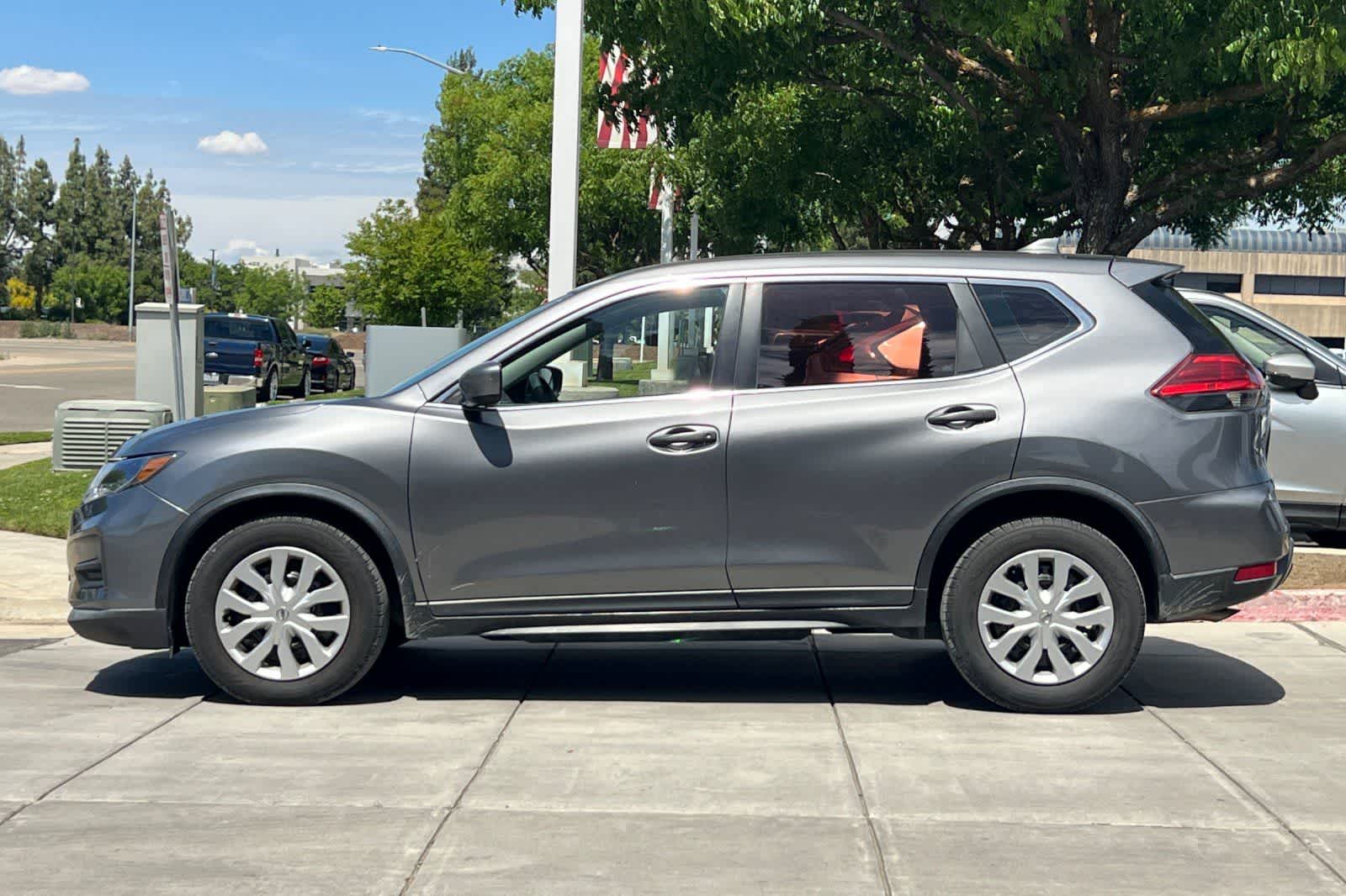Thumbnail: 2017 Nissan Rogue - 6