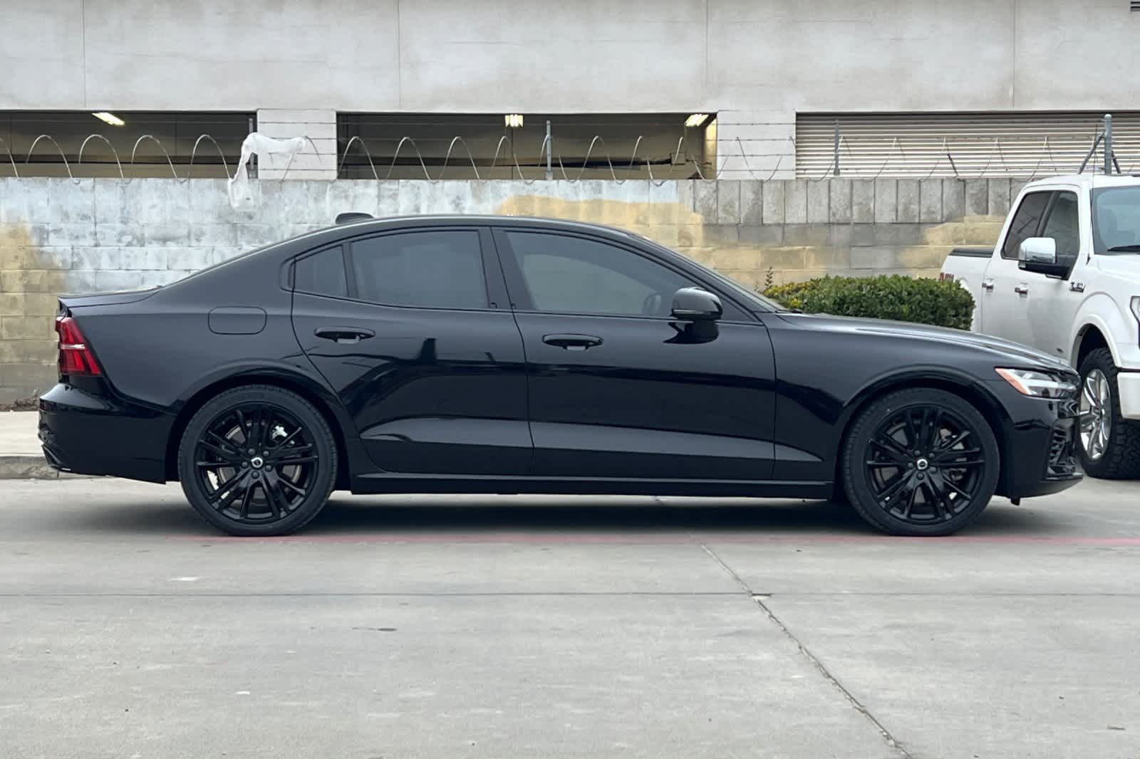 Thumbnail: 2022 Volvo S60 - 9