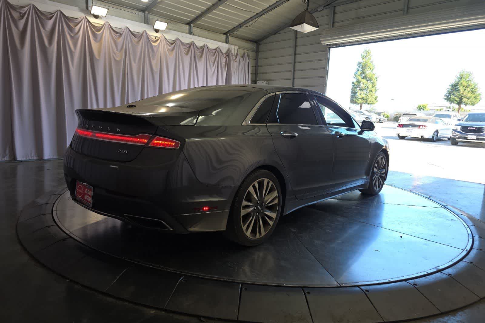 Thumbnail: 2017 Lincoln MKZ - 3