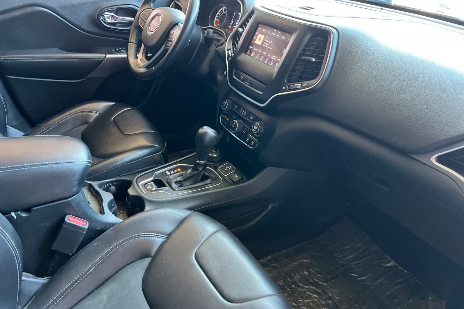 Thumbnail: 2019 Jeep Cherokee - 19