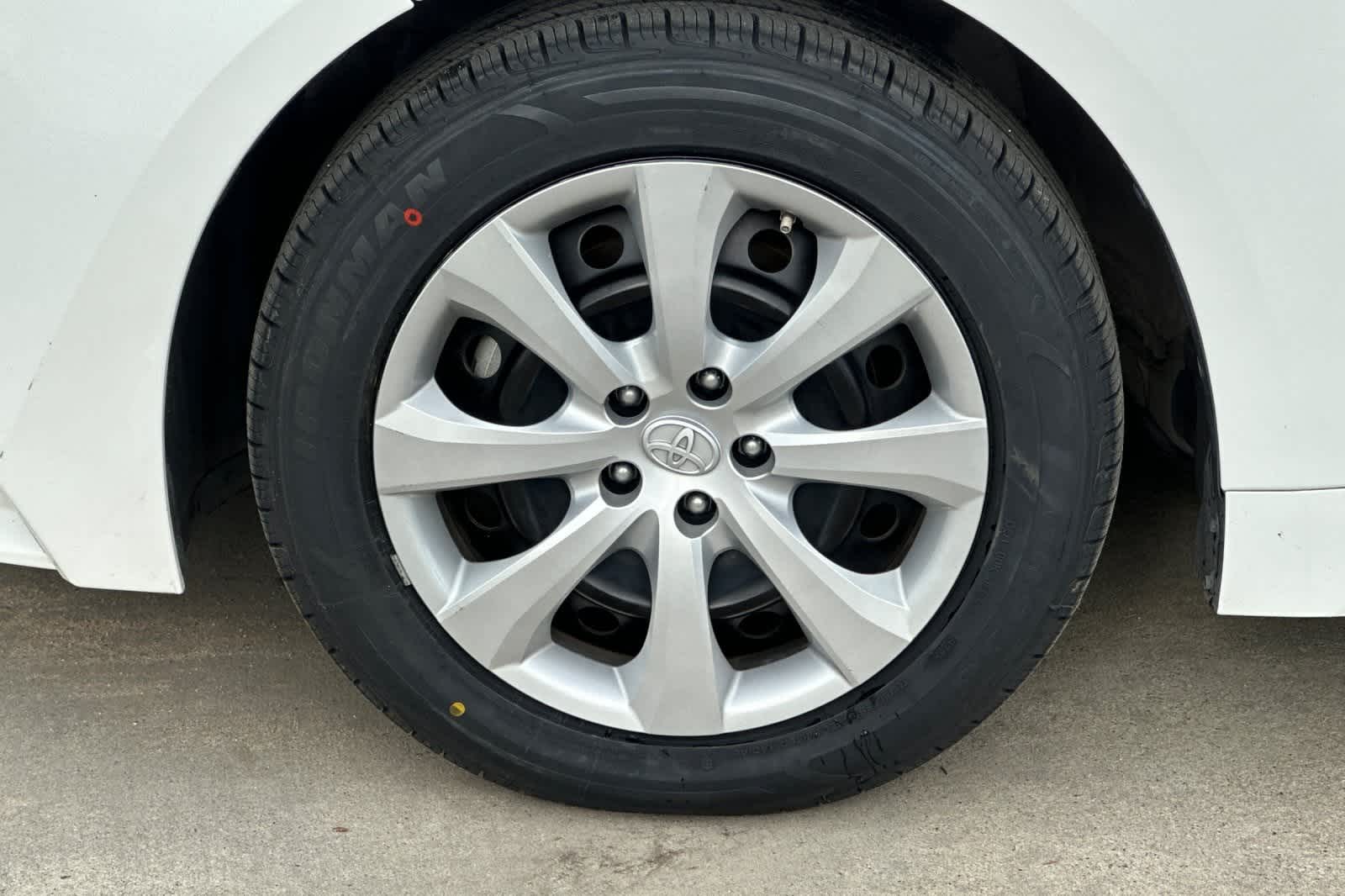 Thumbnail: 2022 Toyota Corolla - 33