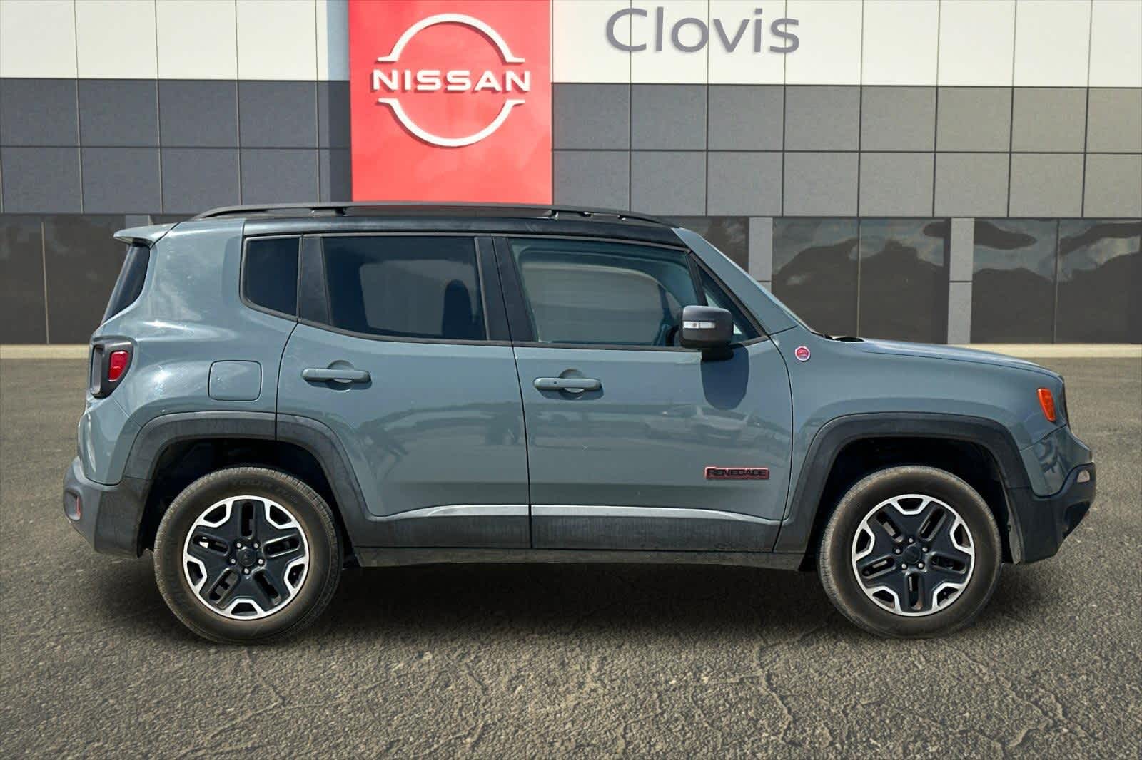 Thumbnail: 2016 Jeep Renegade - 8