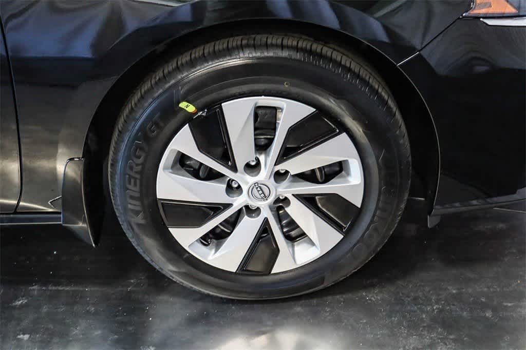 Thumbnail: 2025 Nissan Altima - 12