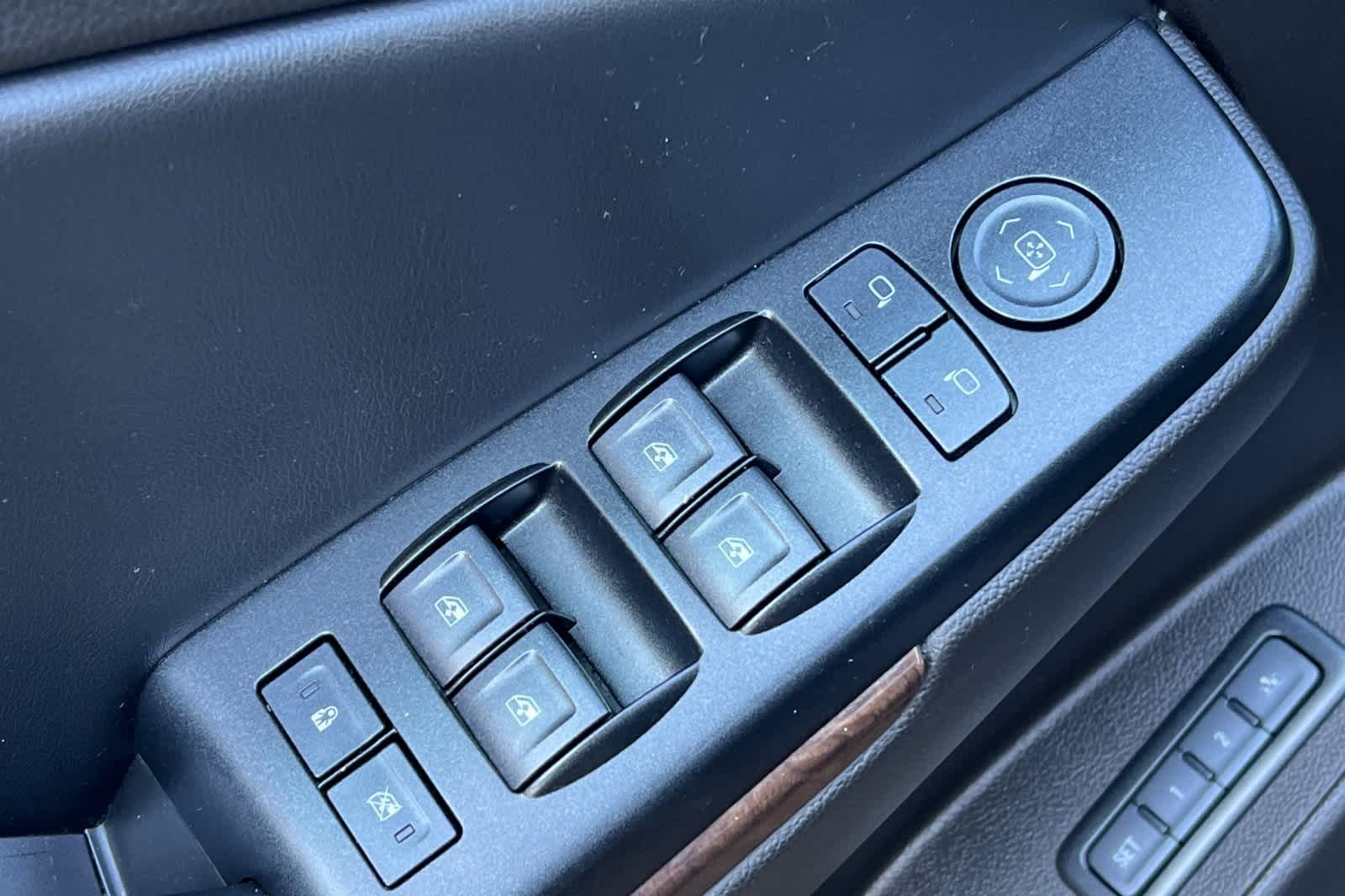 Thumbnail: 2017 Chevrolet Suburban - 14