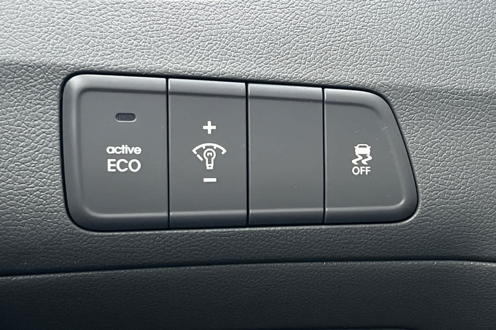 Thumbnail: 2015 Hyundai Elantra - 28