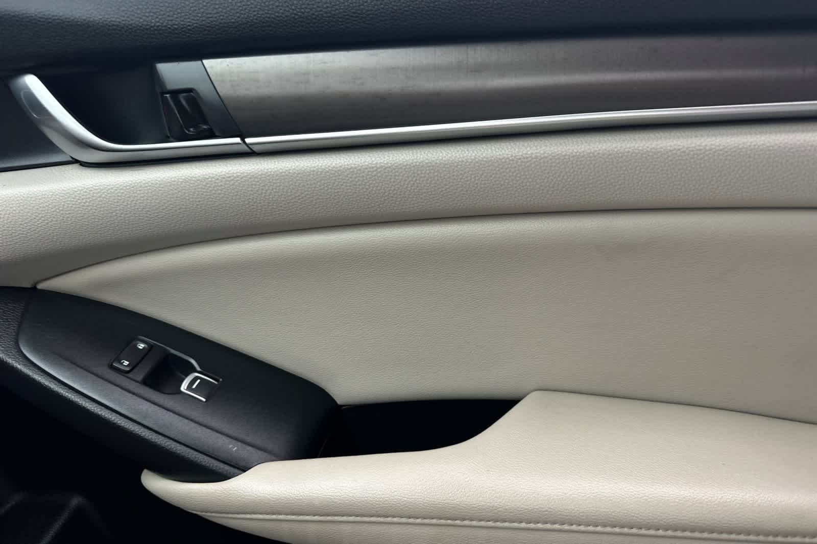 Thumbnail: 2018 Honda Accord - 19