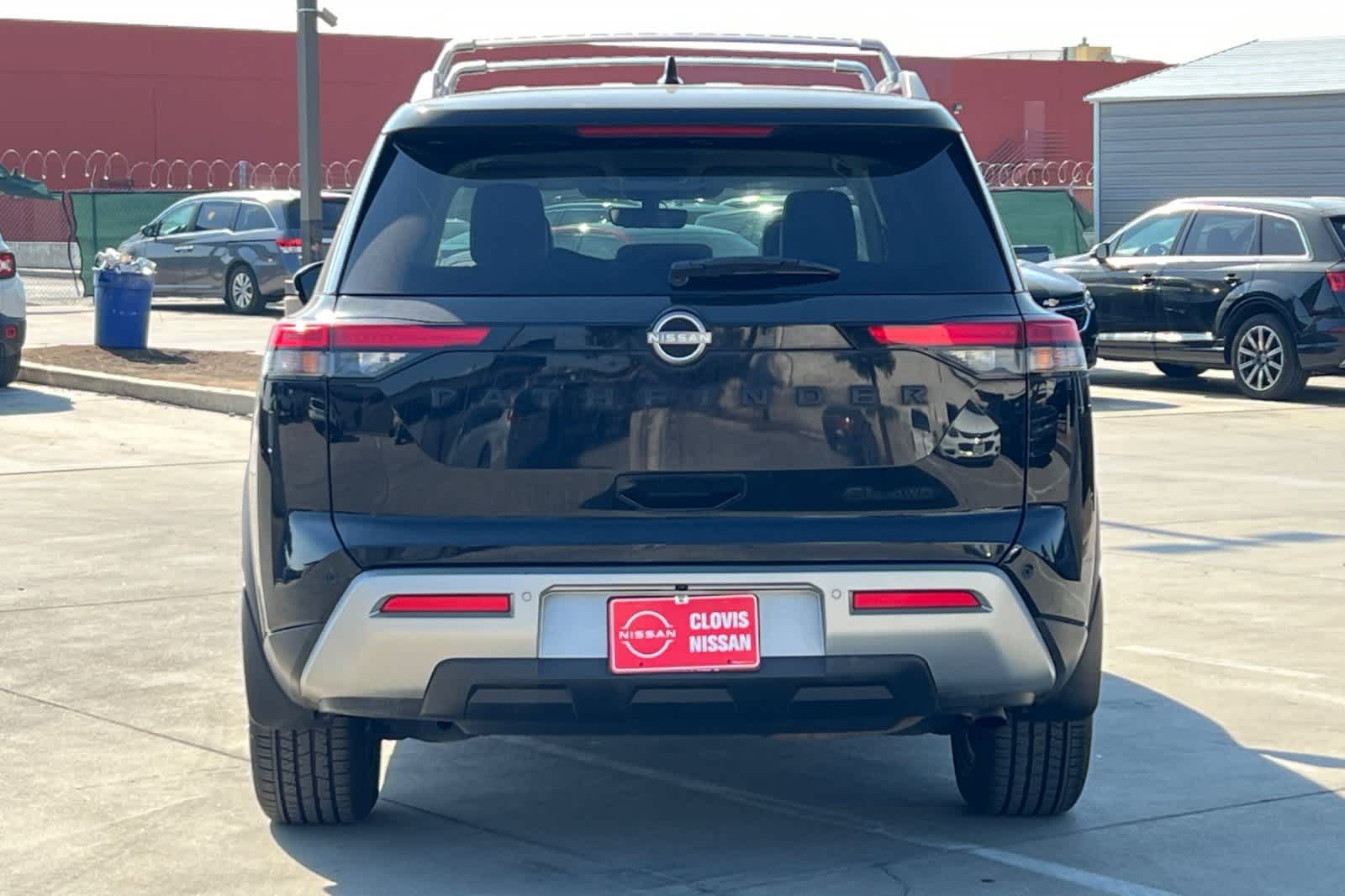 Thumbnail: 2023 Nissan Pathfinder - 8