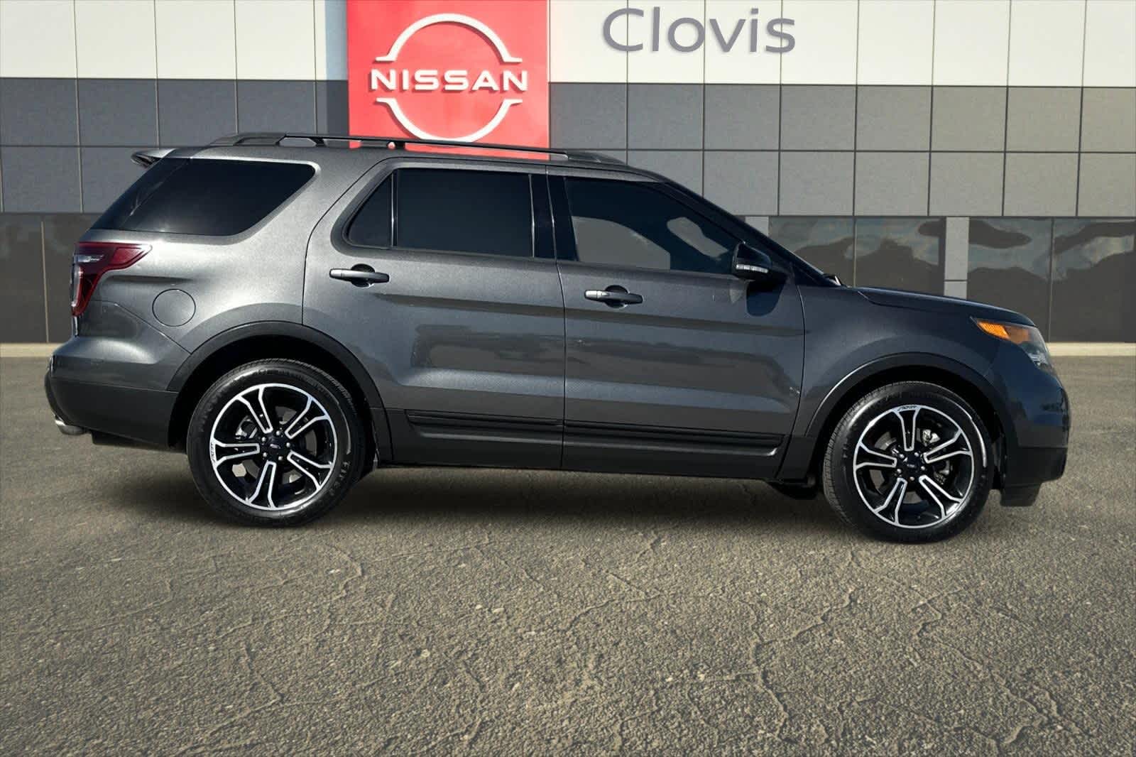 Thumbnail: 2015 Ford Explorer - 9