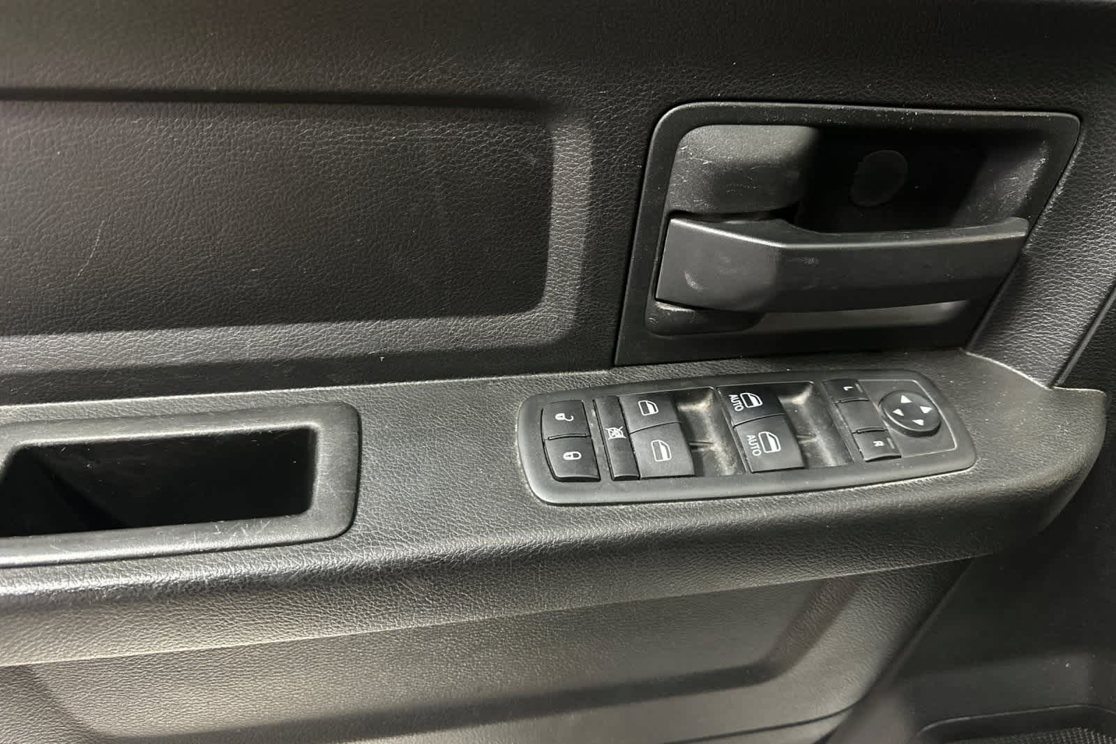 Thumbnail: 2019 RAM 1500 Classic - 15