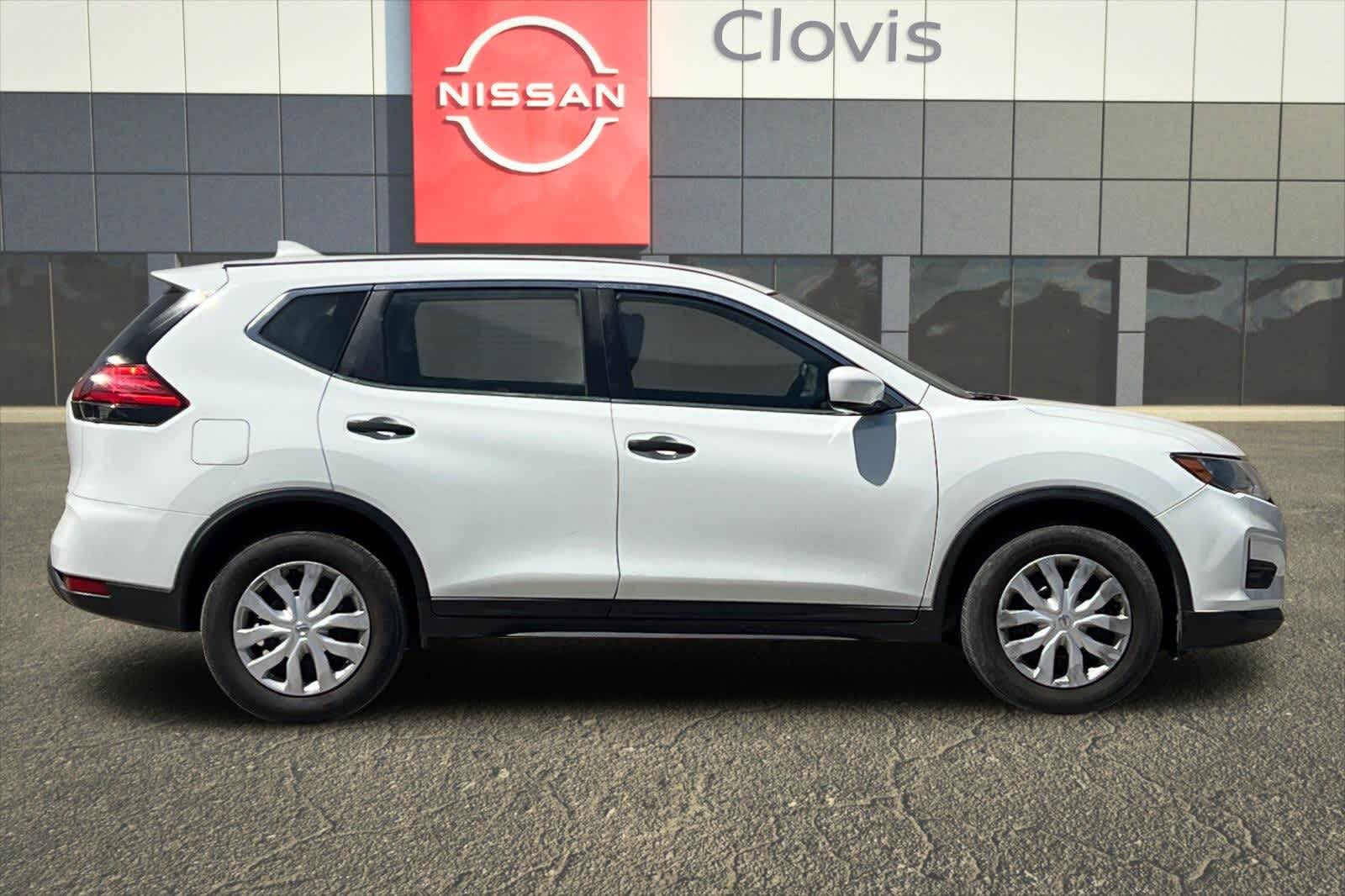 Thumbnail: 2017 Nissan Rogue - 9