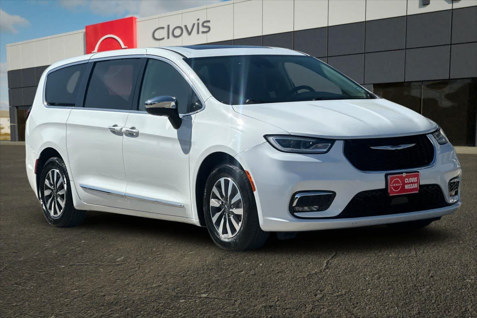 Thumbnail: 2023 Chrysler Pacifica - 10
