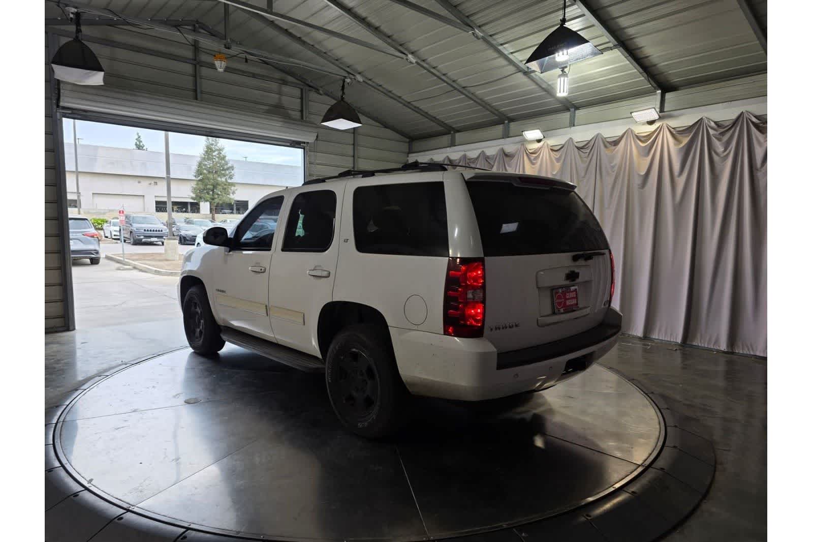 Thumbnail: 2010 Chevrolet Tahoe - 8