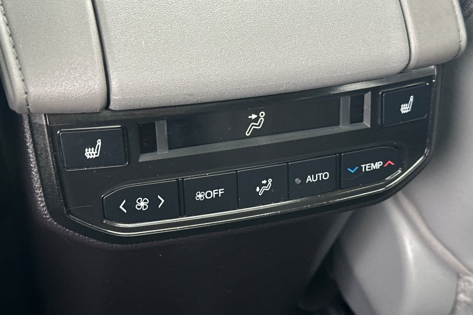 Thumbnail: 2022 Toyota Highlander - 15