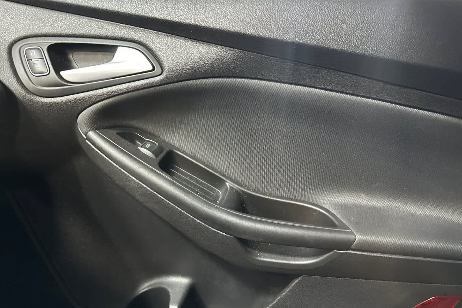 Thumbnail: 2017 Ford Focus - 18