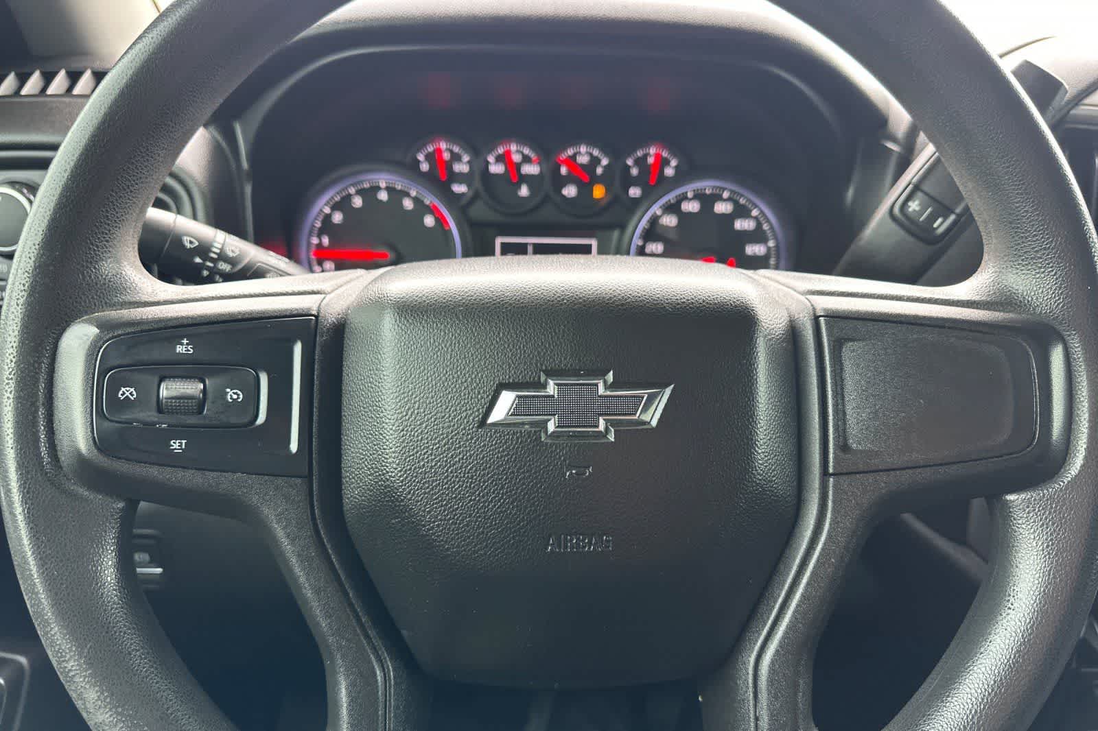 Thumbnail: 2019 Chevrolet Silverado 1500 - 23