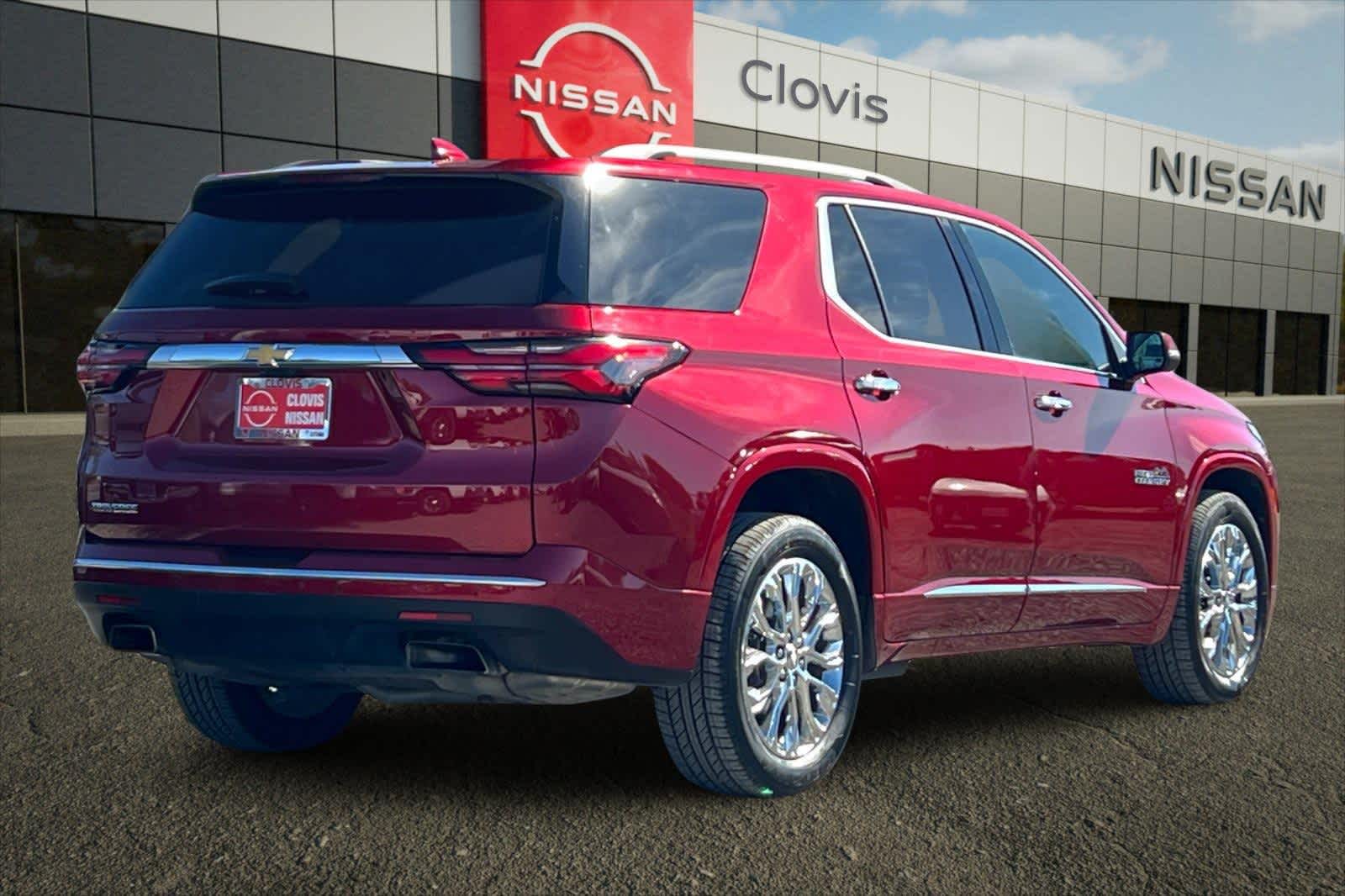 Thumbnail: 2023 Chevrolet Traverse - 3