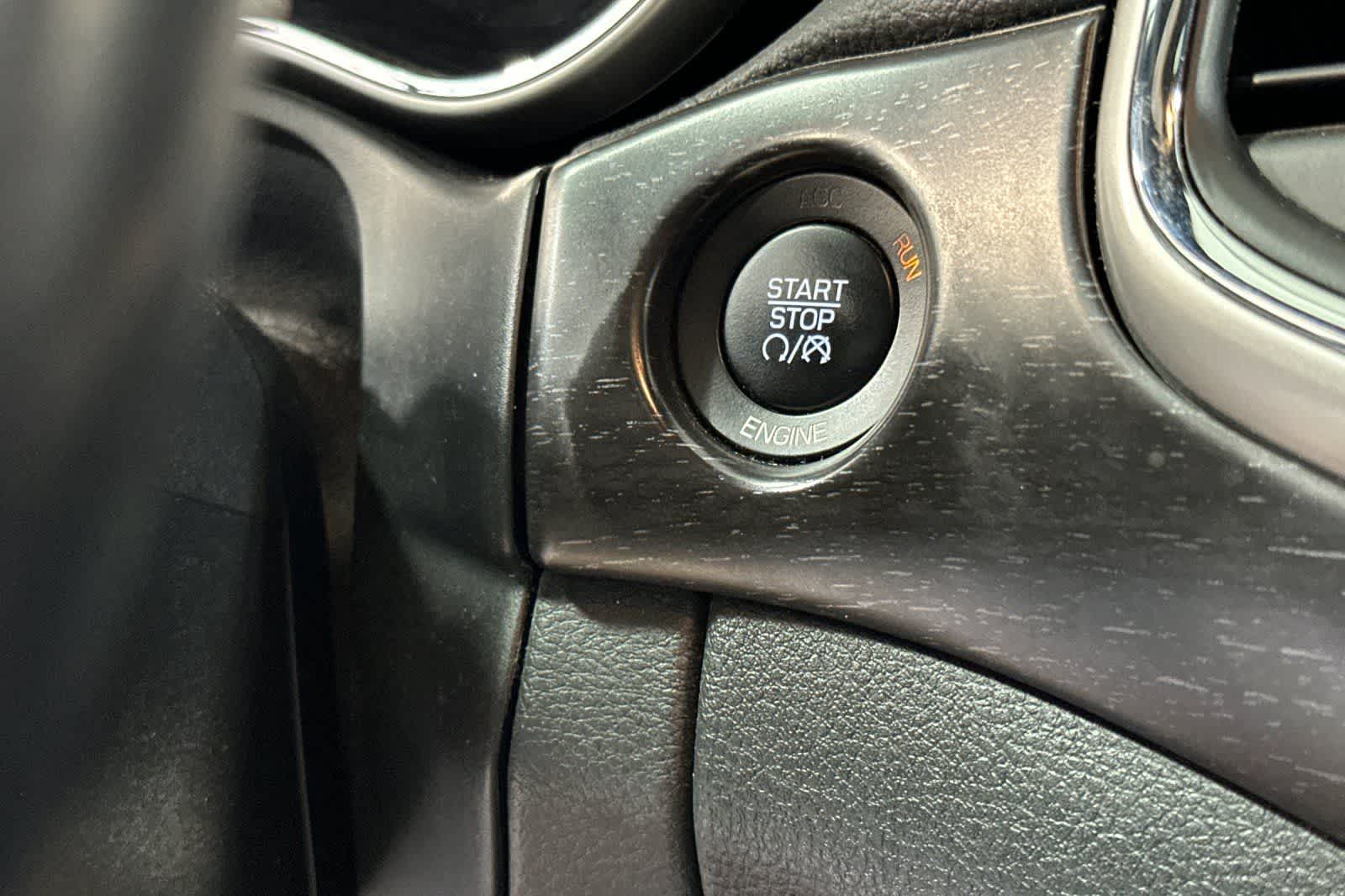Thumbnail: 2015 Jeep Grand Cherokee - 23