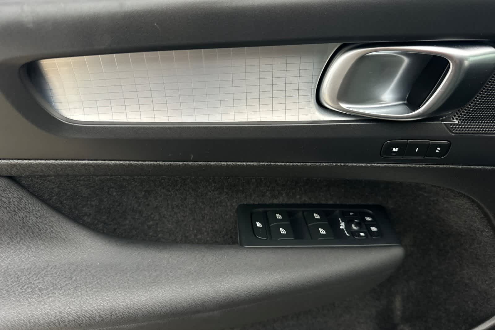 Thumbnail: 2023 Volvo XC40 - 13