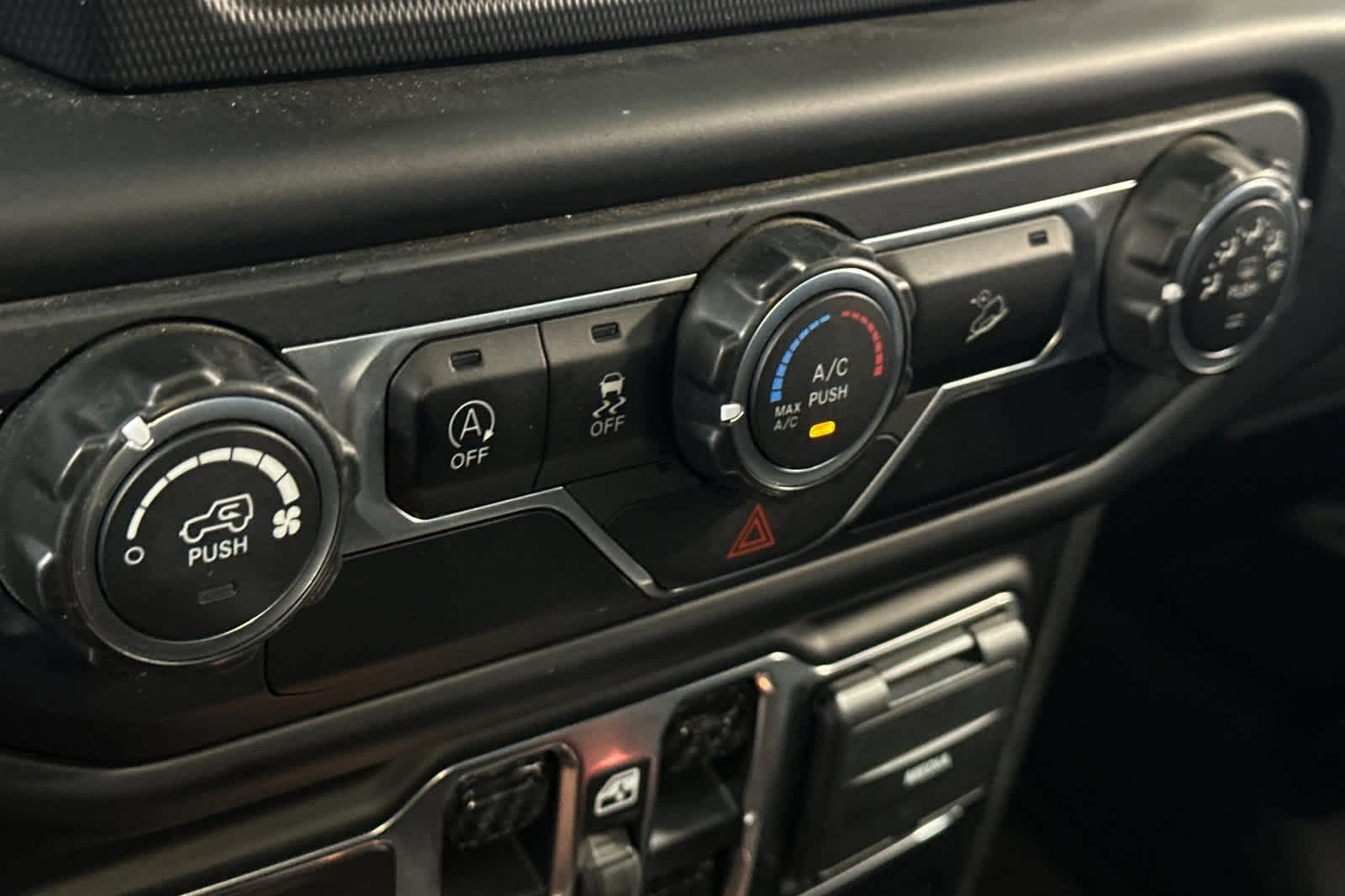 Thumbnail: 2019 Jeep Wrangler - 23