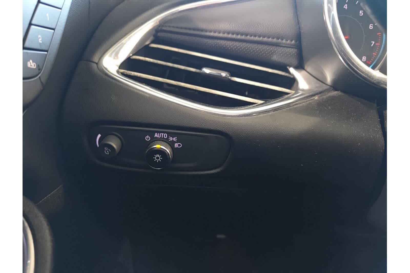 Thumbnail: 2017 Chevrolet Malibu - 30