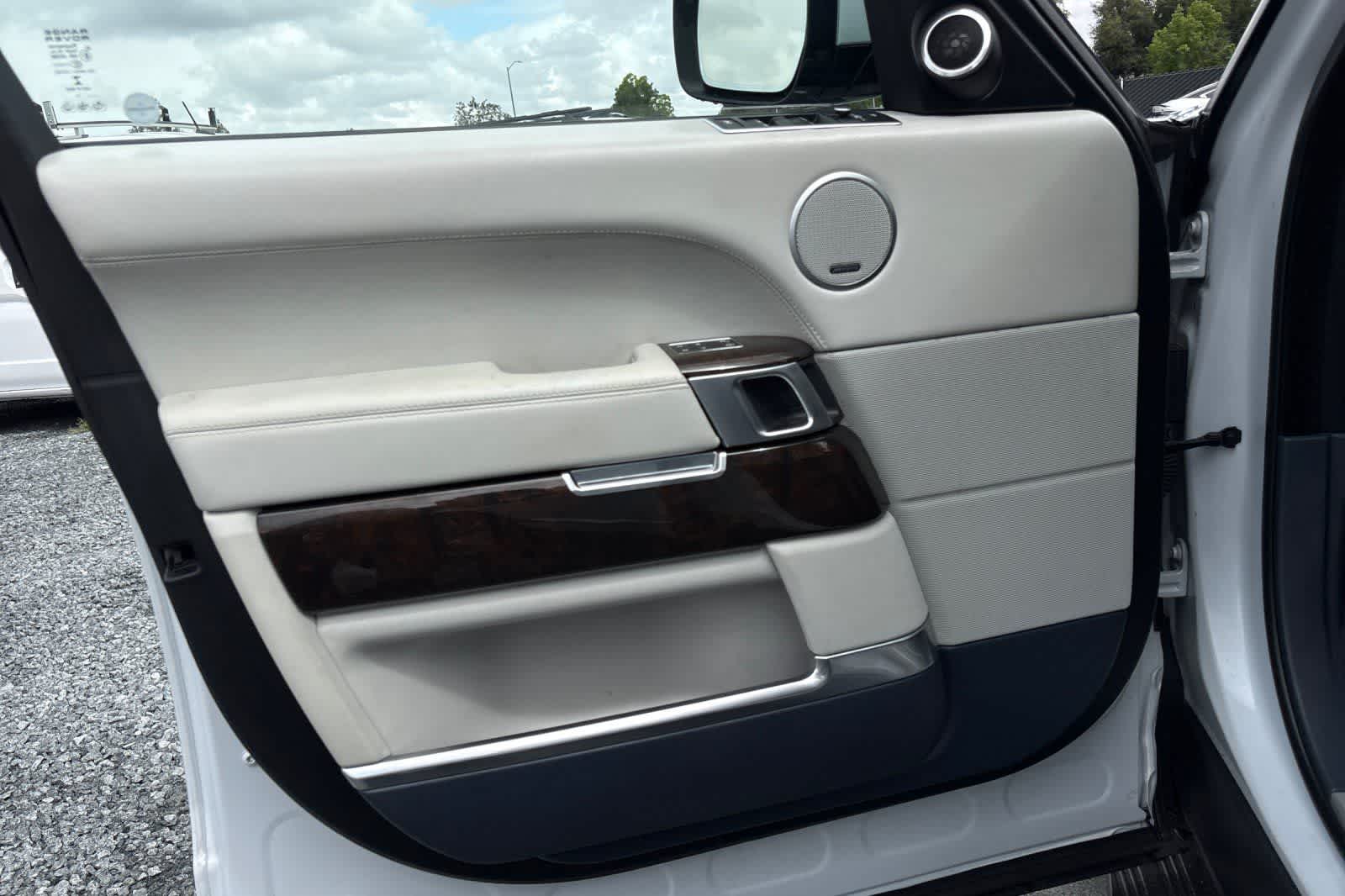 Thumbnail: 2017 Land Rover Range Rover - 15