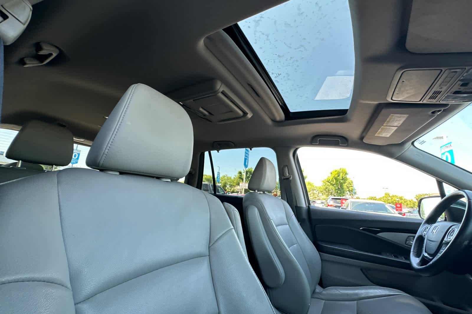 Thumbnail: 2016 Honda Pilot - 19