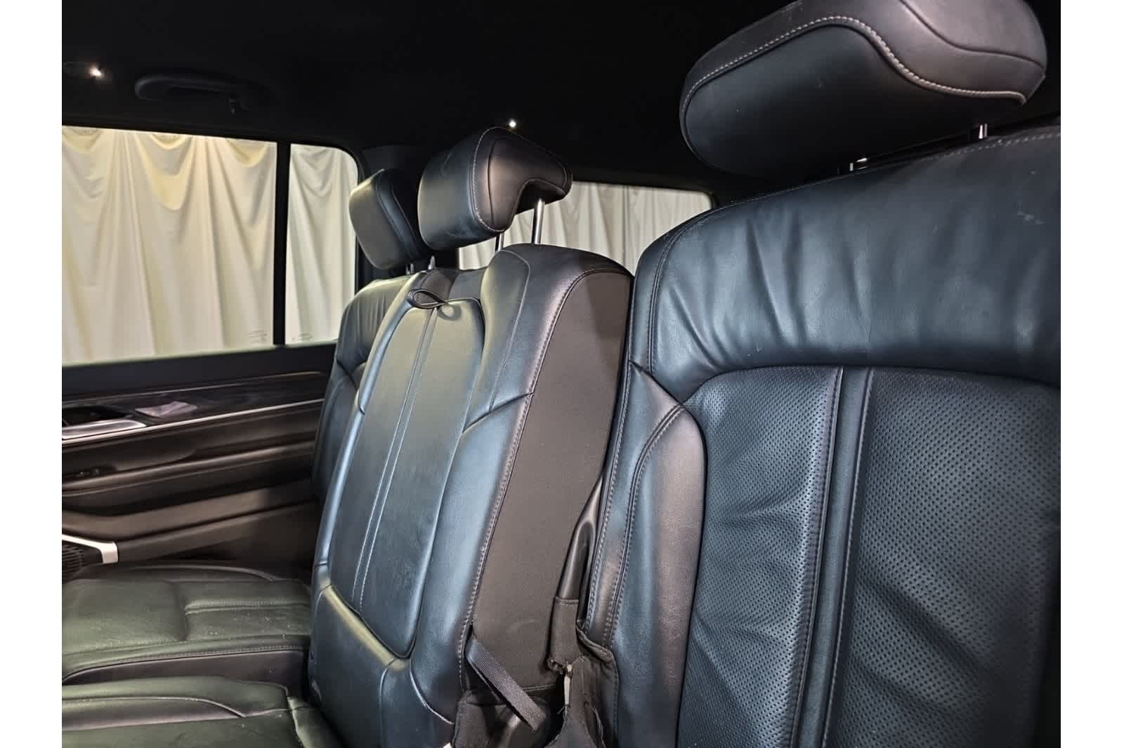 Thumbnail: 2022 Jeep Wagoneer - 15