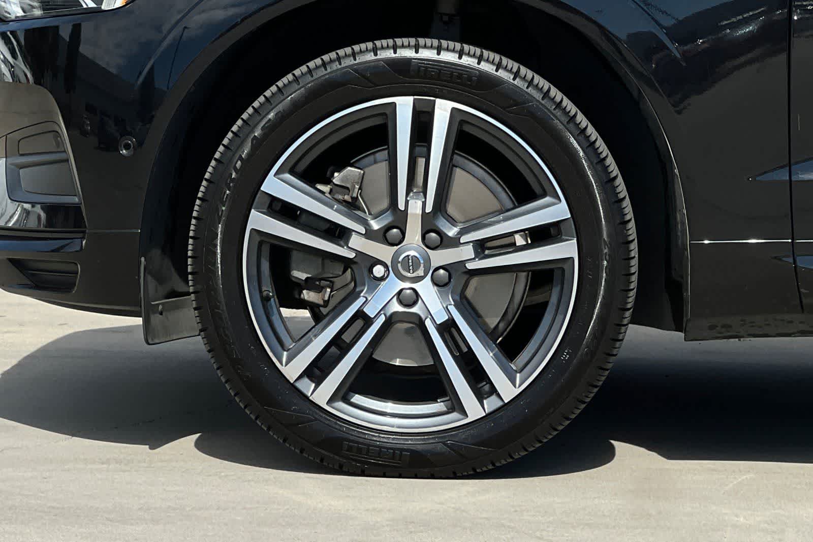 Thumbnail: 2019 Volvo XC60 - 12