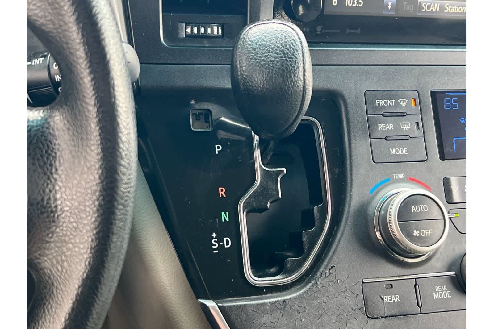 Thumbnail: 2017 Toyota Sienna - 24